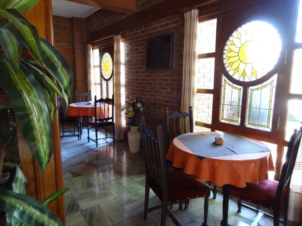 Hôtel Mon Petit à Villa Carlos Paz Extérieur photo