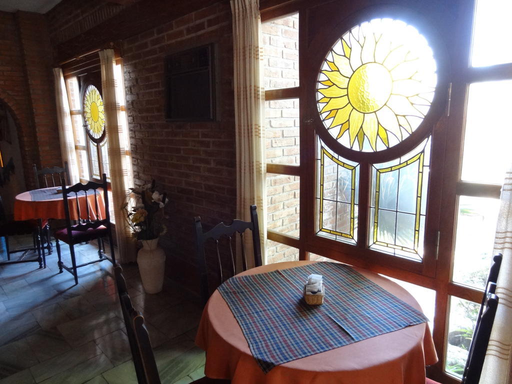 Hôtel Mon Petit à Villa Carlos Paz Extérieur photo