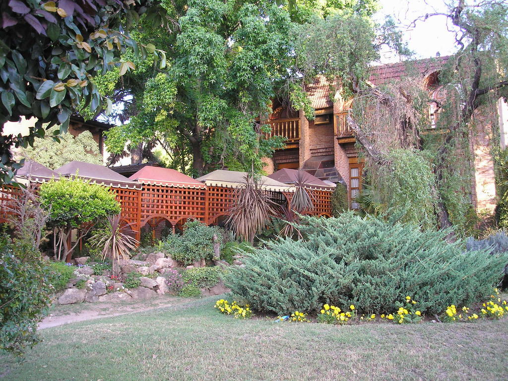 Hôtel Mon Petit à Villa Carlos Paz Extérieur photo