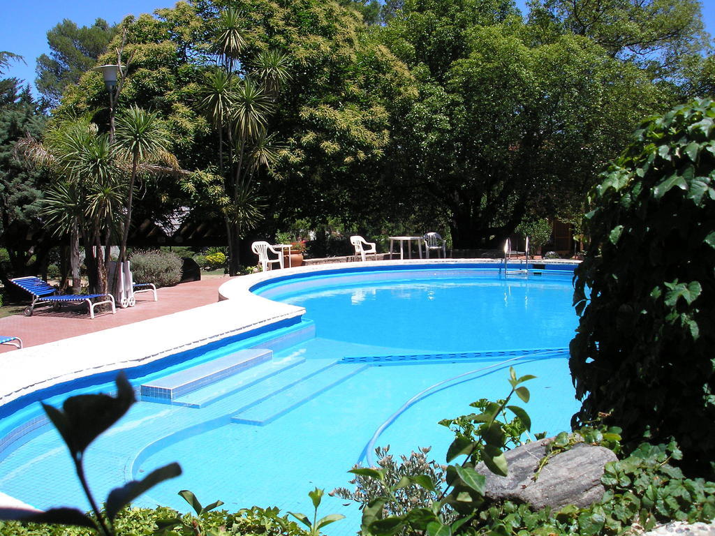 Hôtel Mon Petit à Villa Carlos Paz Extérieur photo