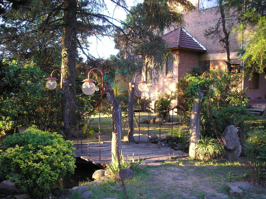 Hôtel Mon Petit à Villa Carlos Paz Extérieur photo