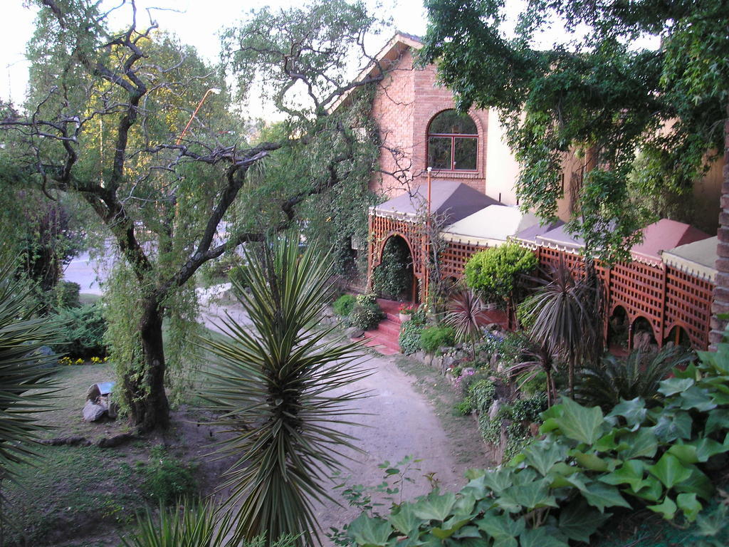 Hôtel Mon Petit à Villa Carlos Paz Extérieur photo
