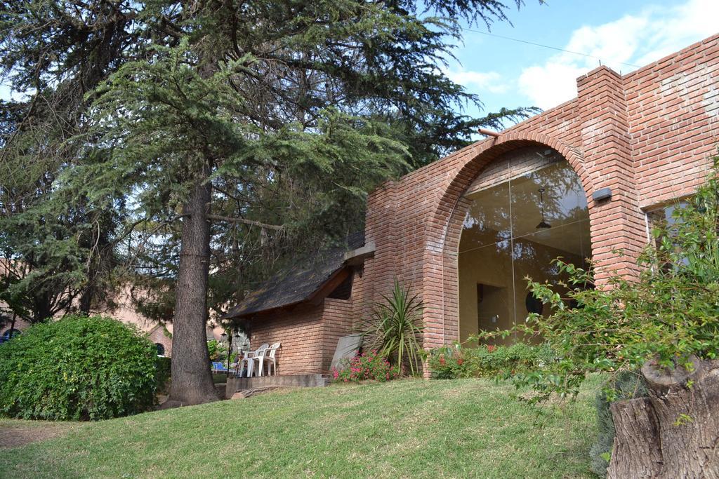 Hôtel Mon Petit à Villa Carlos Paz Extérieur photo